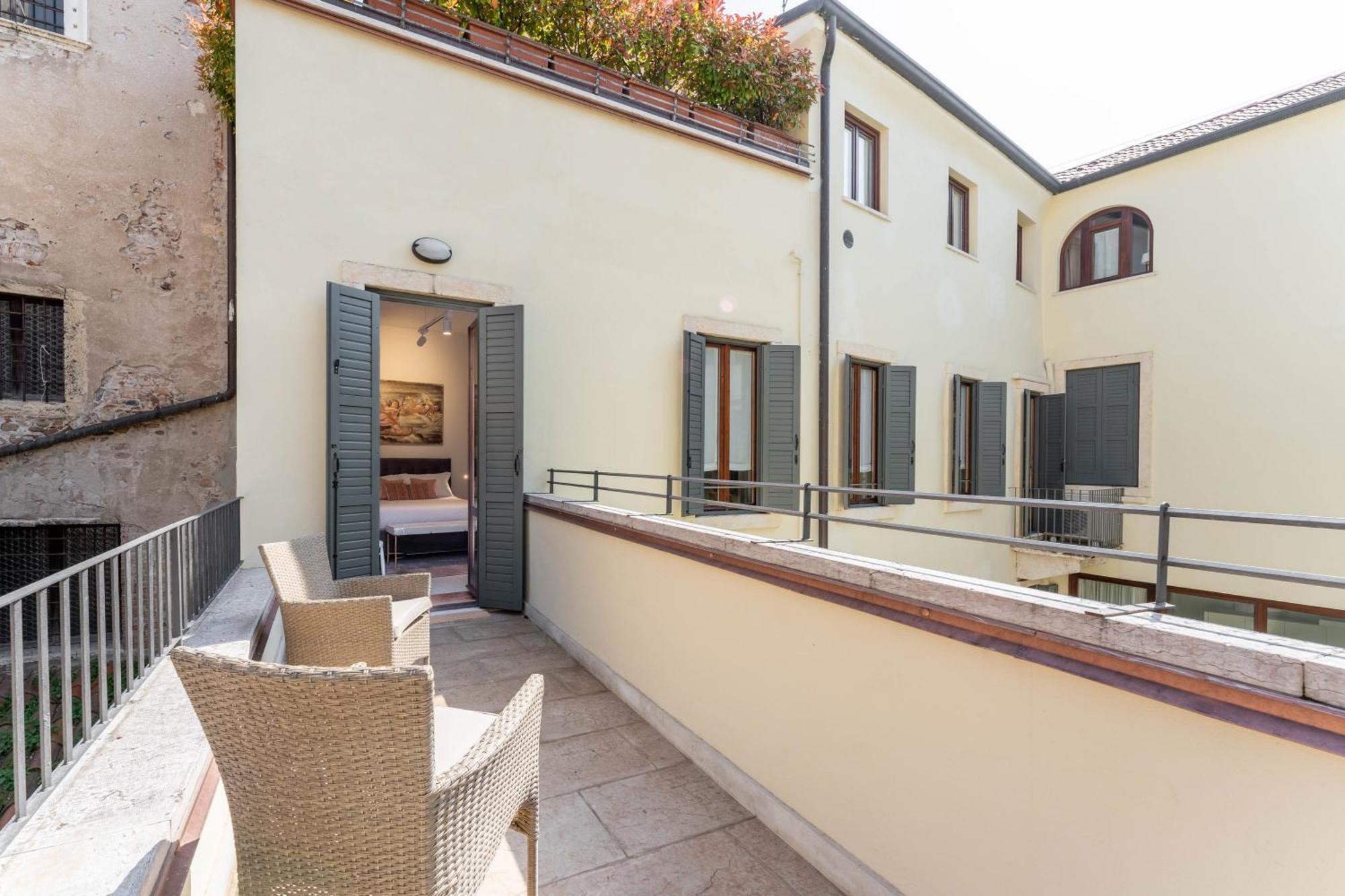 Palazzo Venier Apartment เวโรนา ภายนอก รูปภาพ