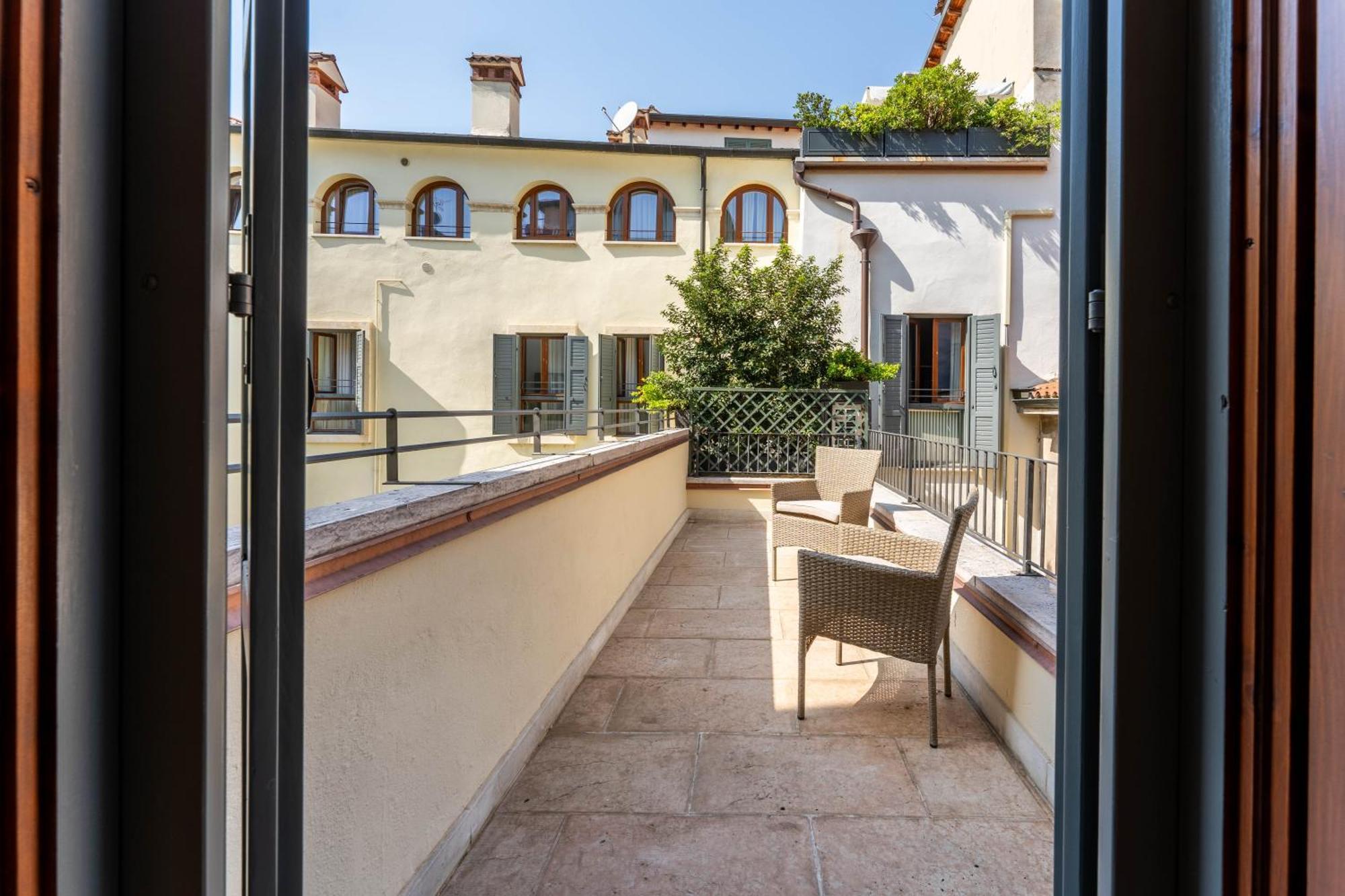 Palazzo Venier Apartment เวโรนา ภายนอก รูปภาพ