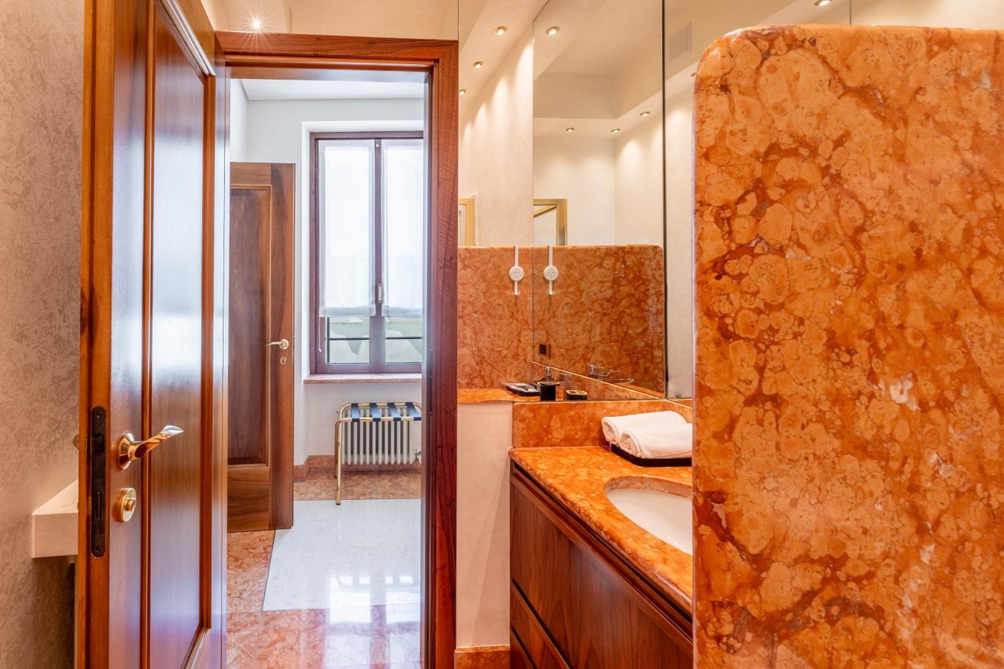 Palazzo Venier Apartment เวโรนา ภายนอก รูปภาพ